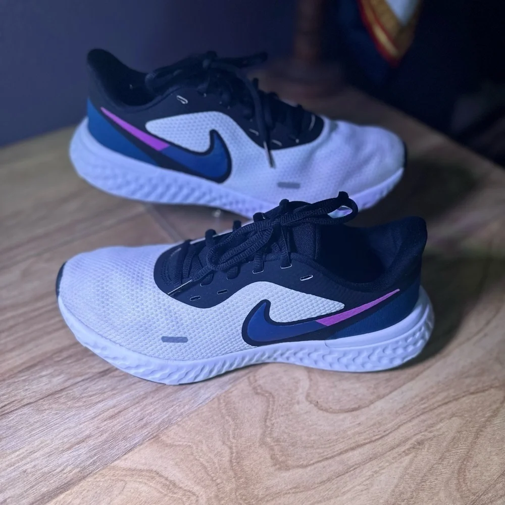 Nike sleek athletic
